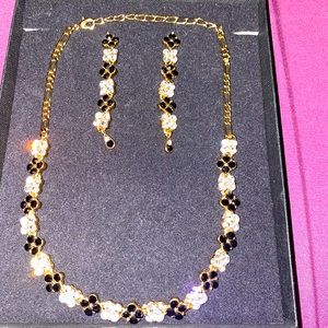 Crystal flowers Necklace and earrings